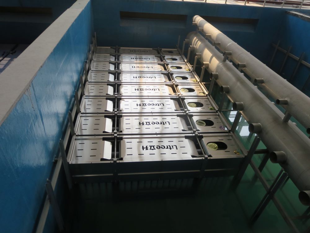 1571712702838670.jpg 安裝到位的膜堆.JPG