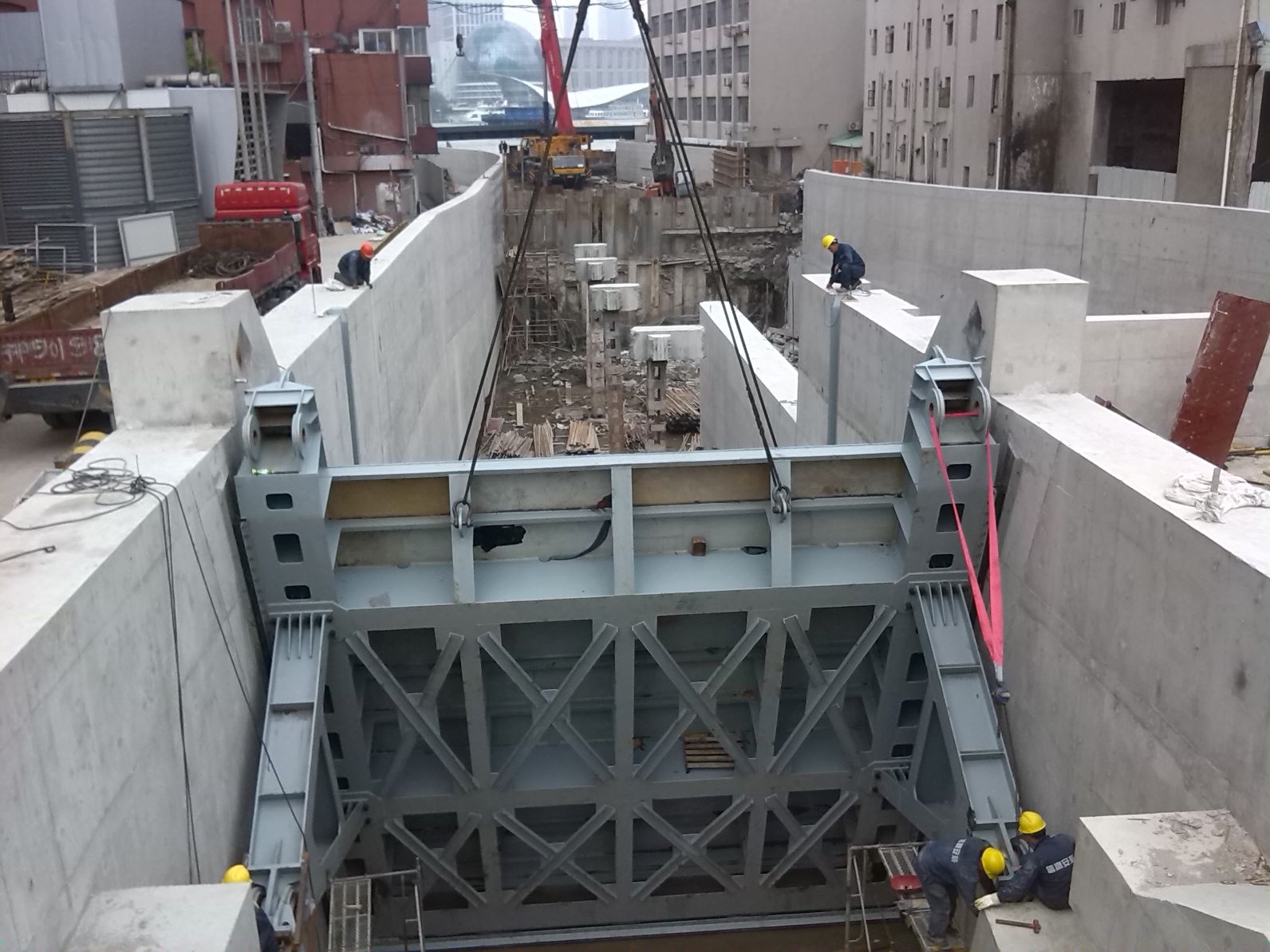 1572575772373656.jpg 虹口節(jié)制閘上臥門定位.jpg