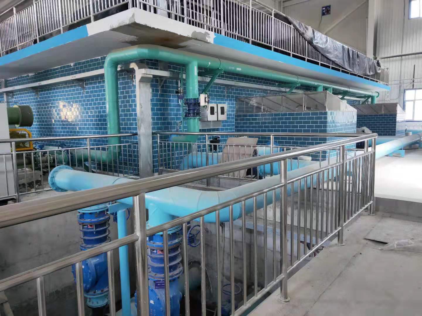 1579406105402094.jpg 阿勒泰四水廠D型濾池管廊.jpg