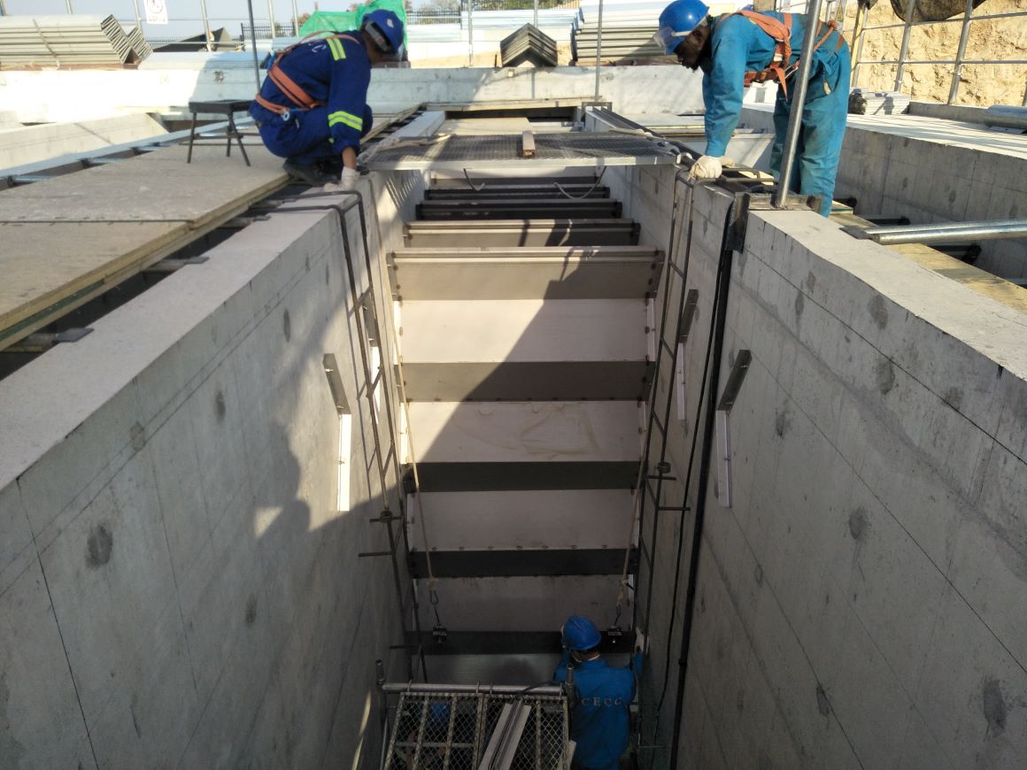 1585709457368510.jpg 沉淀池折板安裝.jpg